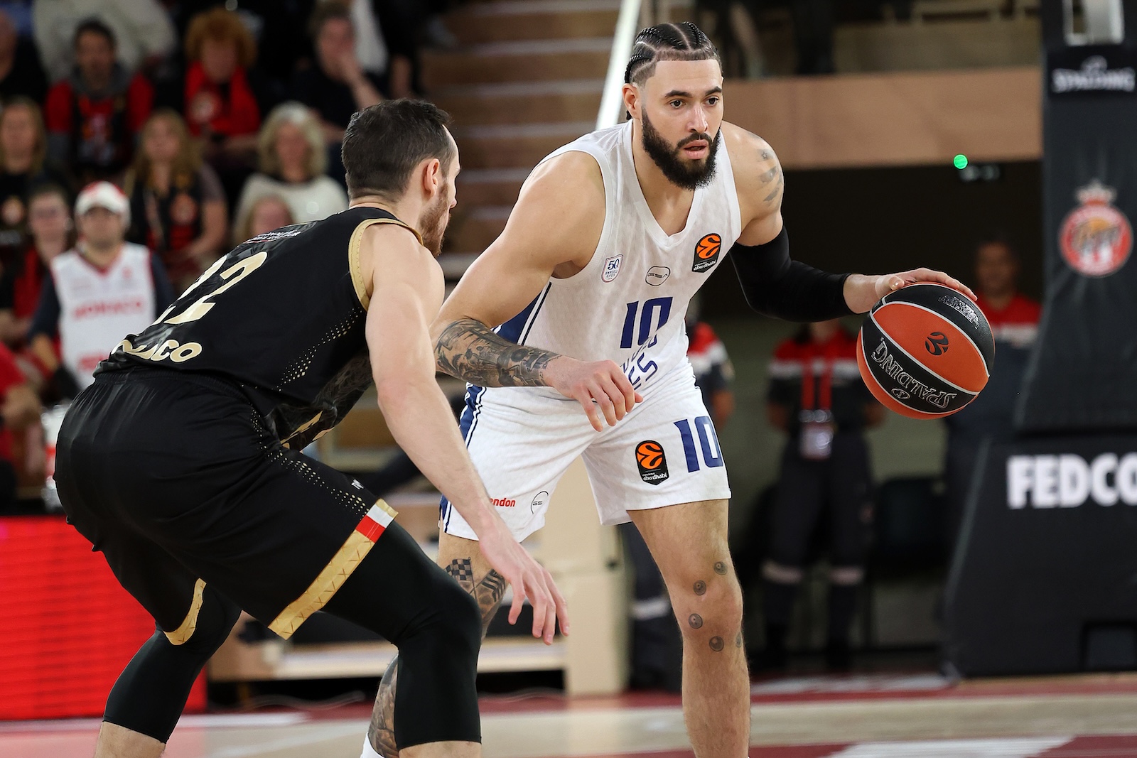 AS Monaco: 102 - Anadolu Efes: 66