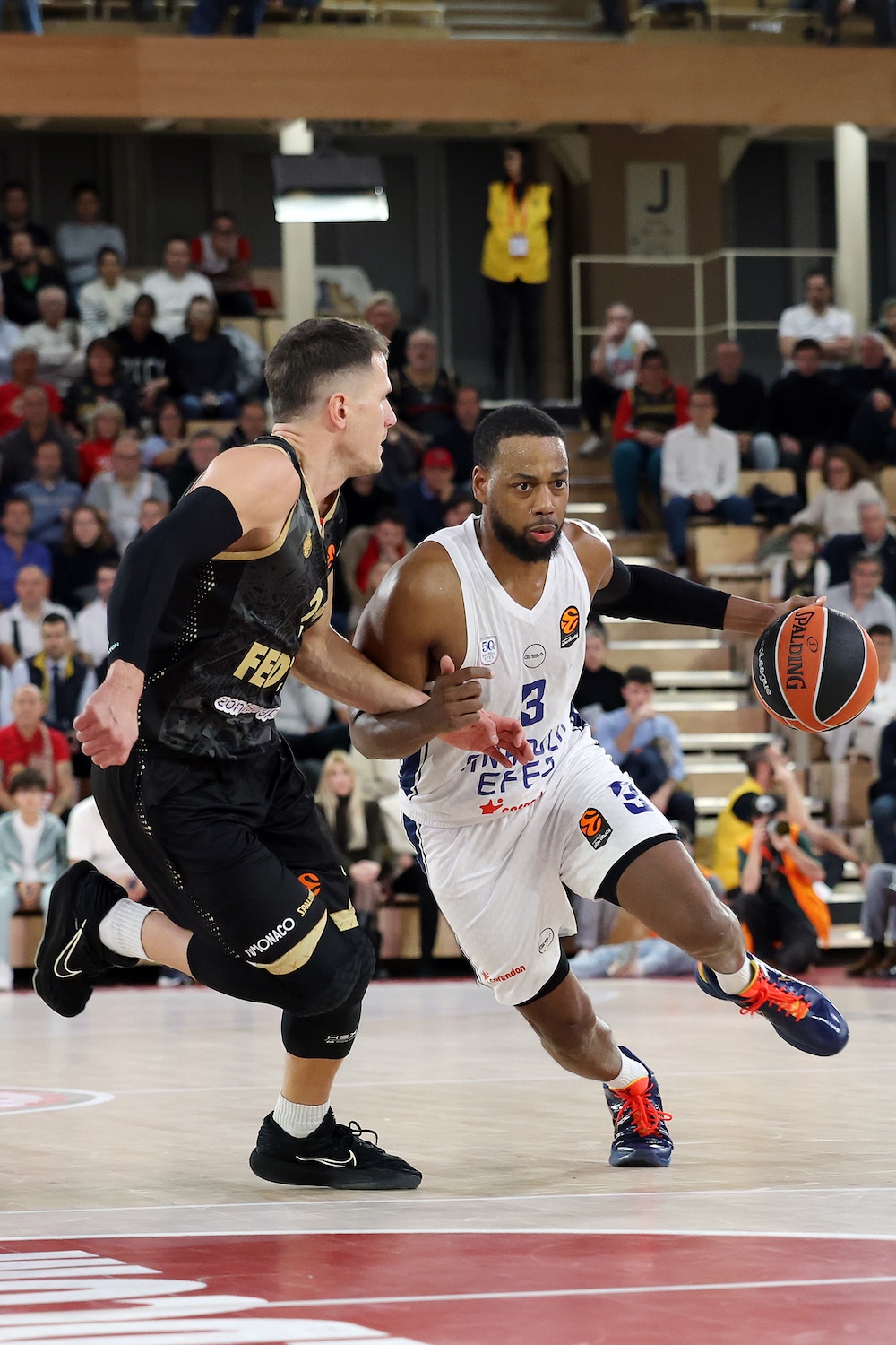 AS Monaco: 102 - Anadolu Efes: 66