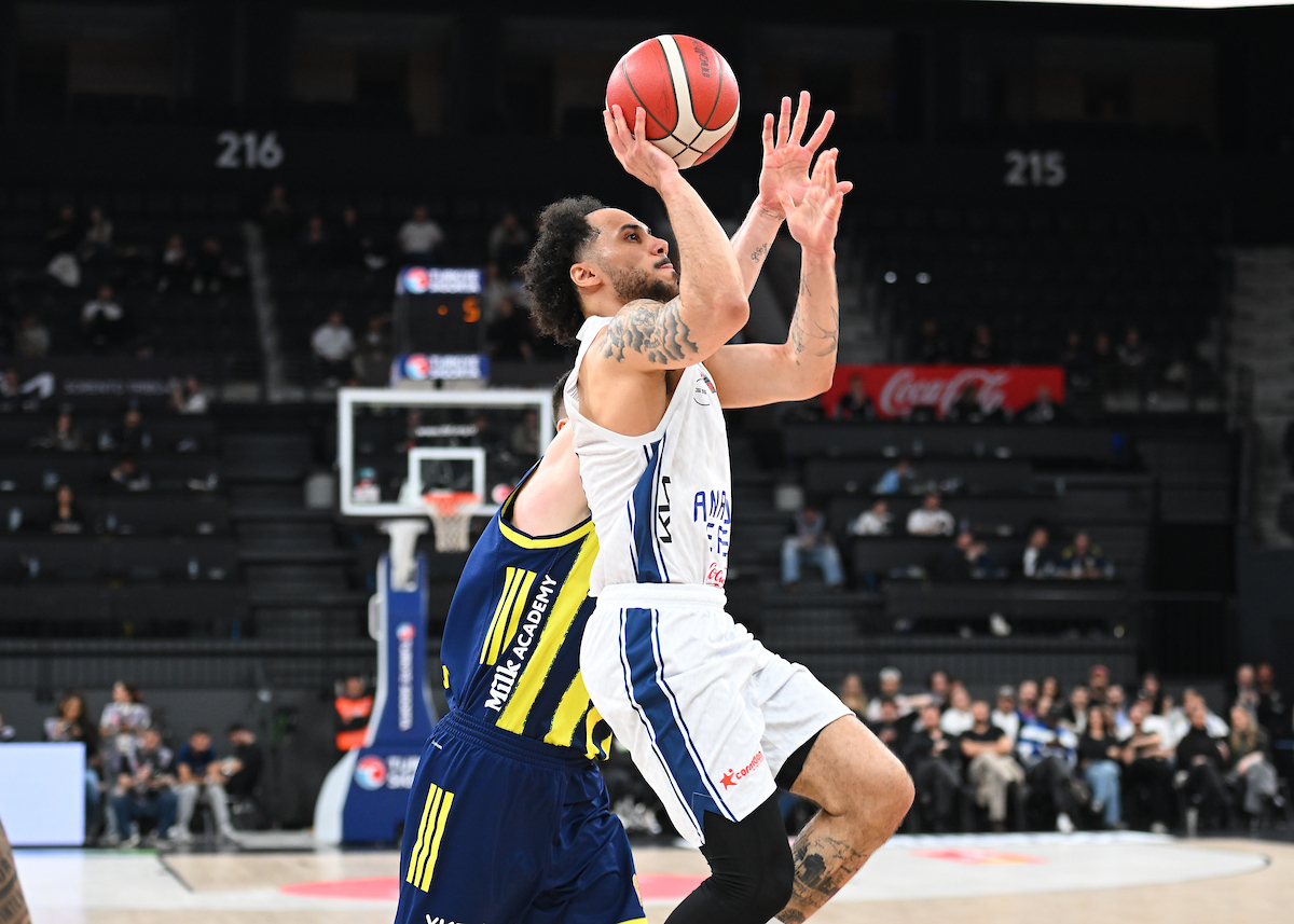 Anadolu Efes: 73 - Fenerbahçe Beko: 89
