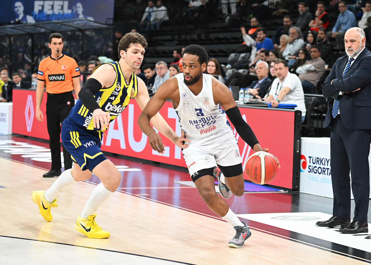 Anadolu Efes: 73 - Fenerbahçe Beko: 89