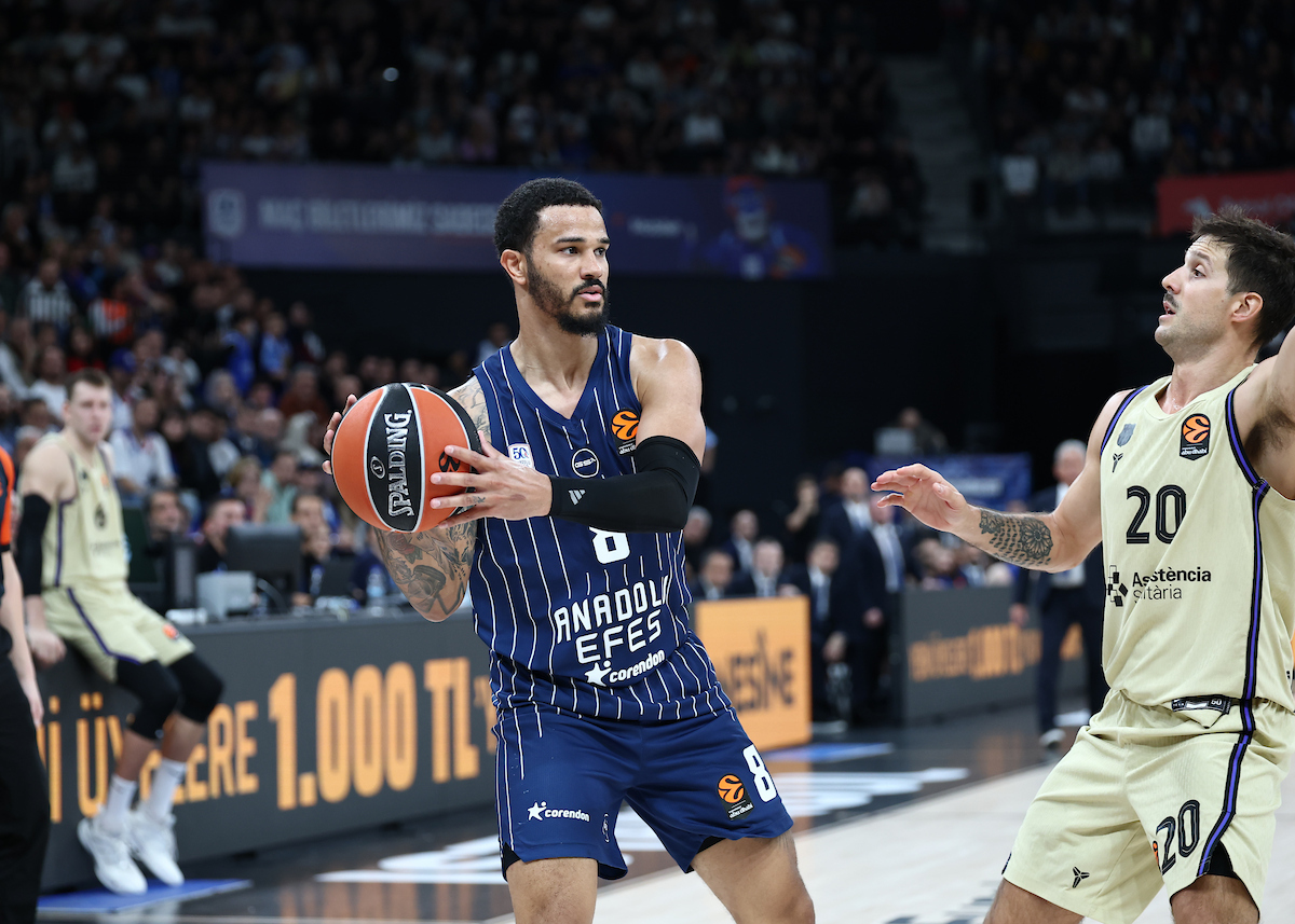 Evimizde Barcelona’ya Geçit Yok: 74-73