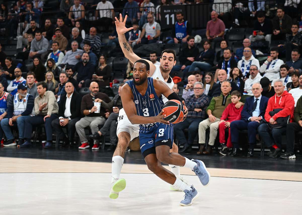 Anadolu Efes: 75 - Real Madrid: 81
