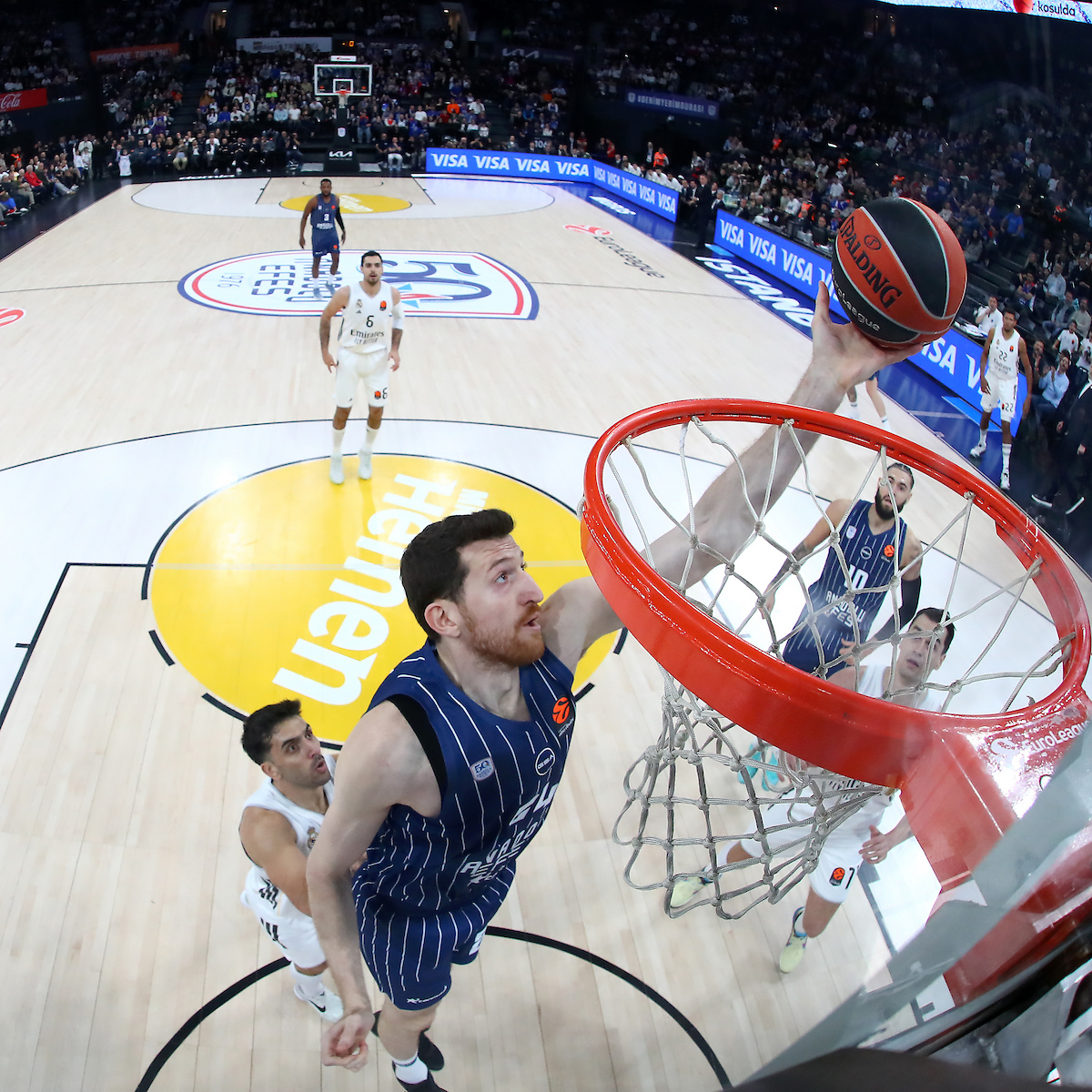 Anadolu Efes: 75 - Real Madrid: 81
