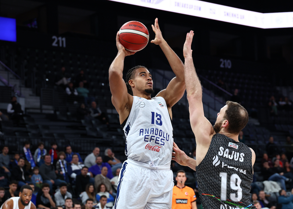 Anadolu Efes: 92 - Aliağa Petkim Spor: 96