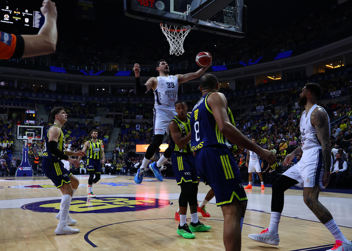 Fenerbahçe Beko: 97 - Anadolu Efes: 94