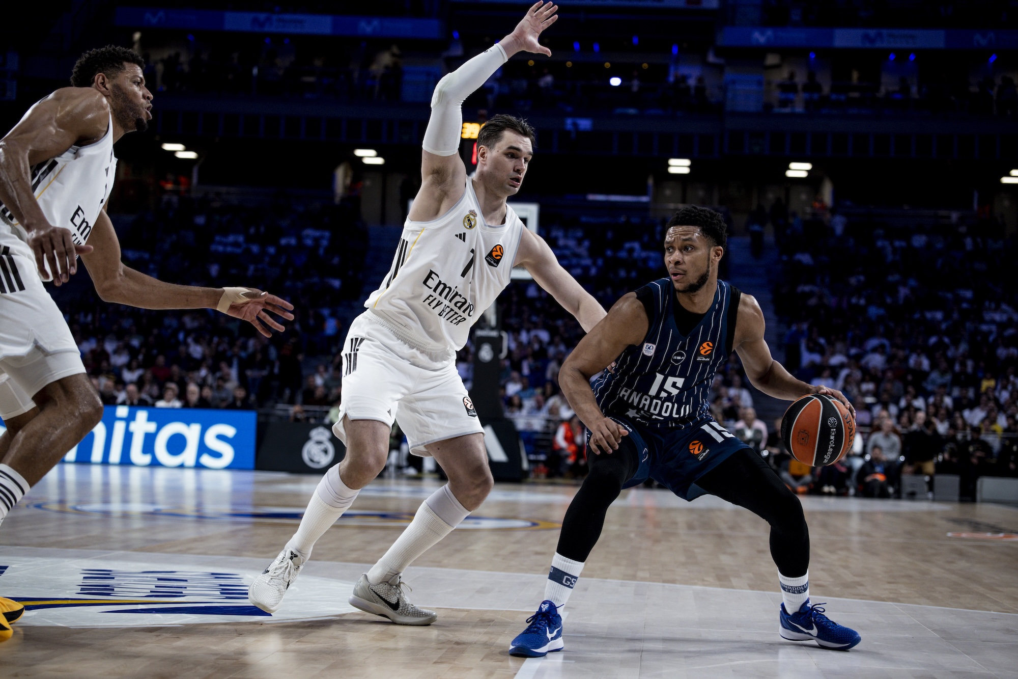 Real Madrid: 82 - Anadolu Efes: 71