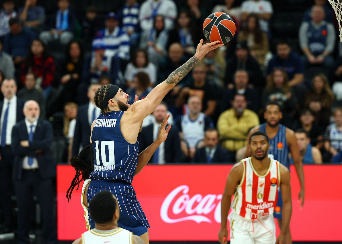 Anadolu Efes: 65 - Kızılyıldız: 87