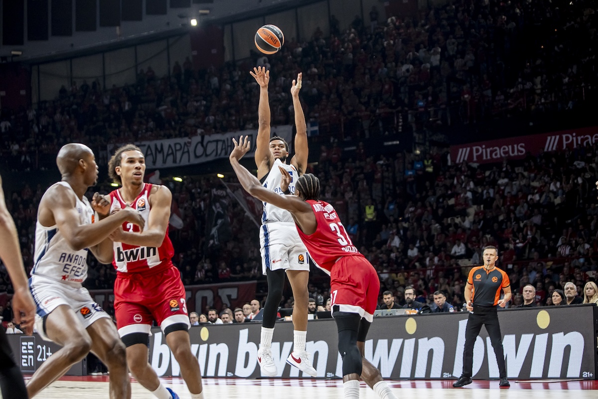 Olympiacos Deplasmanında Galibiz: 82-78