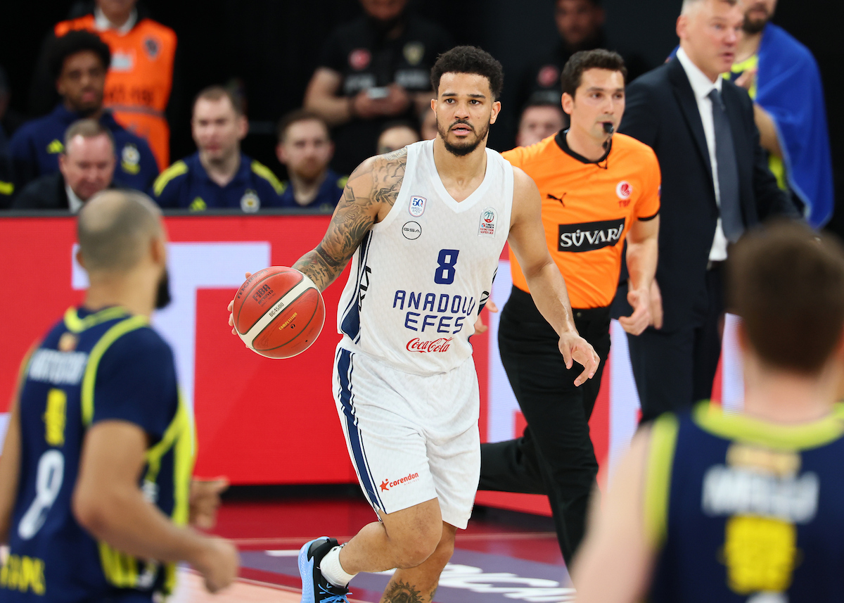 Anadolu Efes: 73 - Fenerbahçe Beko: 89