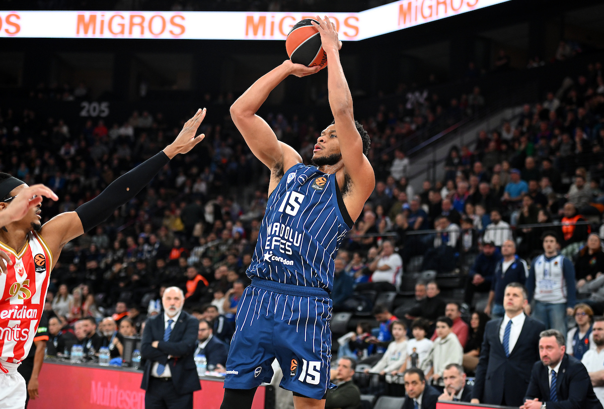 Anadolu Efes: 65 - Kızılyıldız: 87