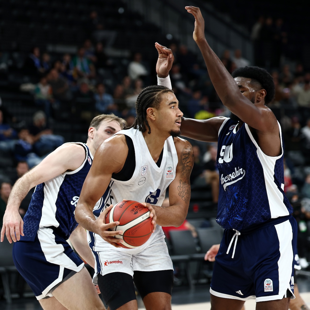 Anadolu Efes: 75 - Bahçeşehir Koleji: 78