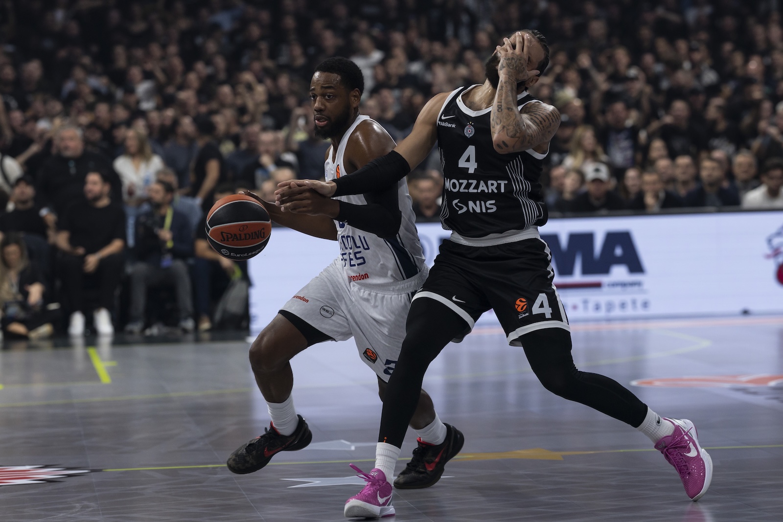 Partizan: 93 - Anadolu Efes: 87