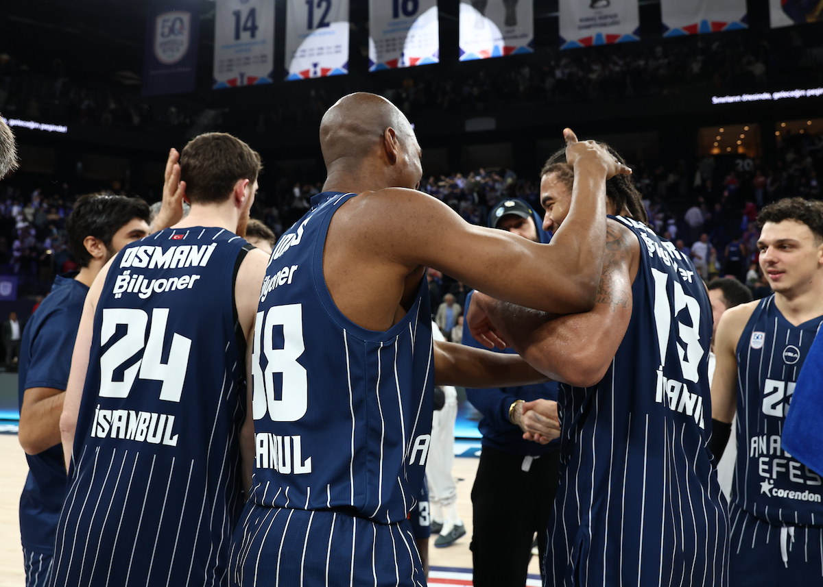 Evimizde Barcelona’ya Geçit Yok: 74-73