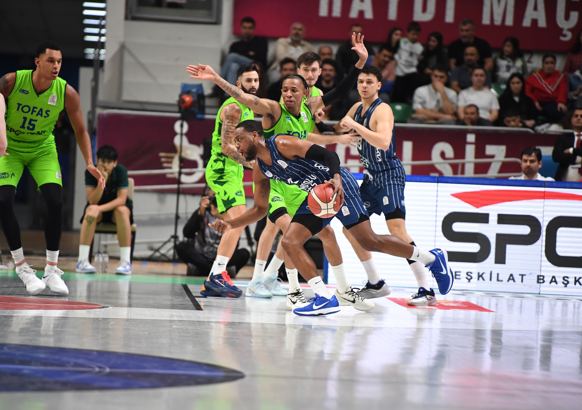 Tofaş: 86 - Anadolu Efes: 79