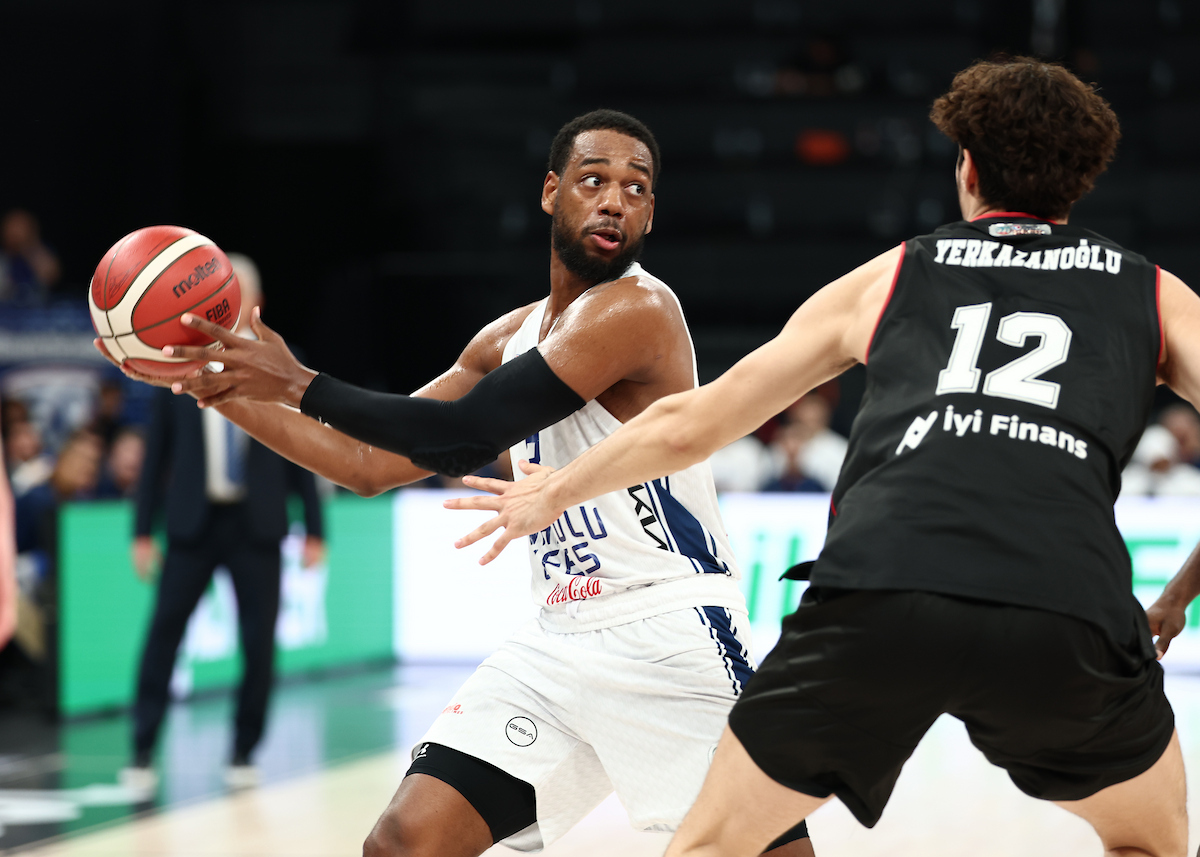 BSL’de Farklı Galibiz: 104-72