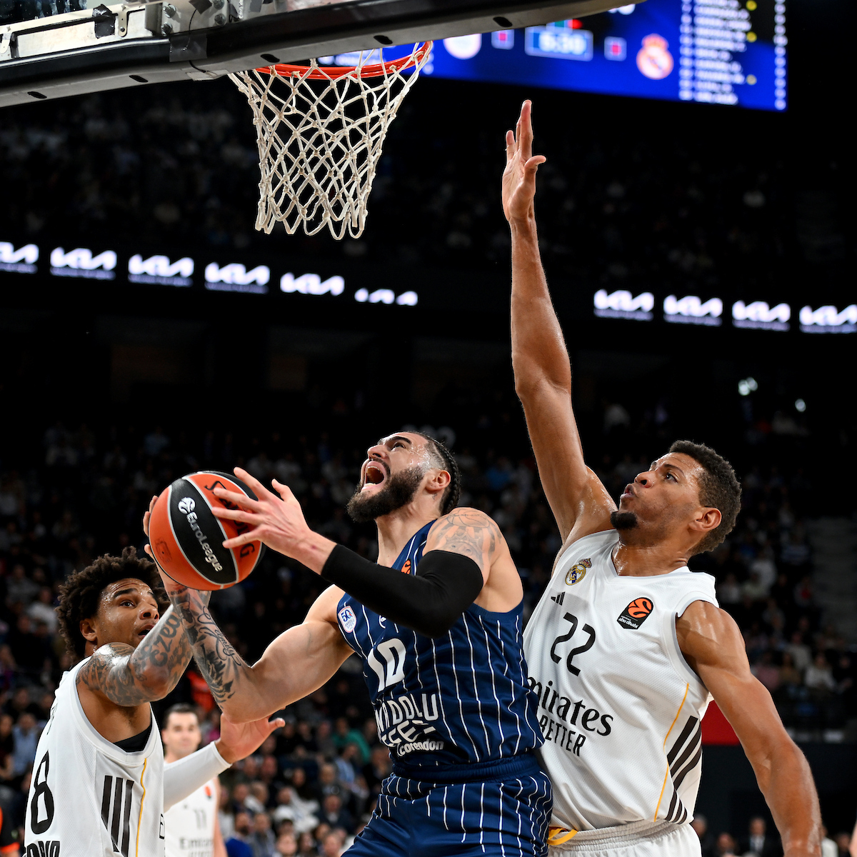 Anadolu Efes: 75 - Real Madrid: 81