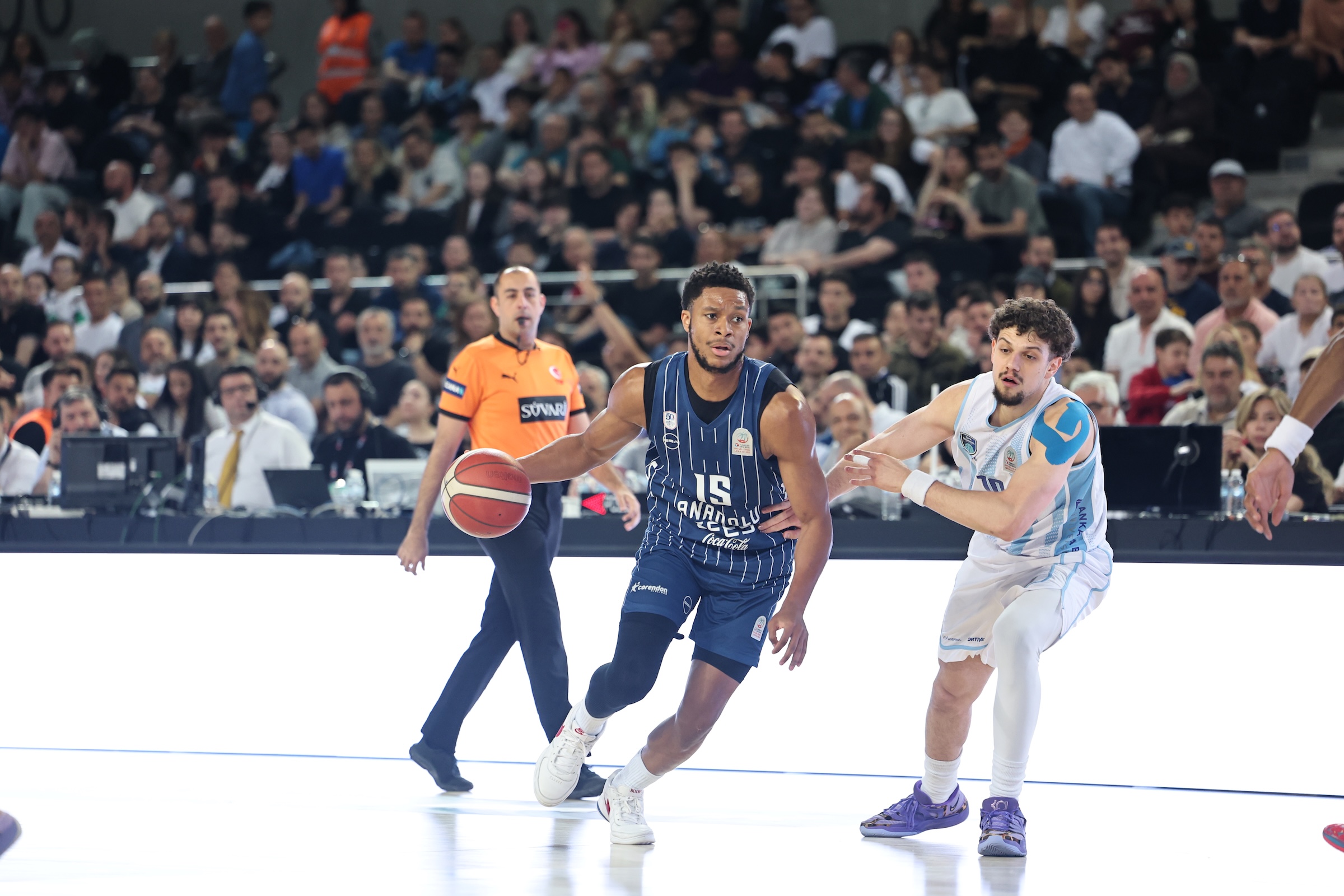 Yarı Finaldeyiz: 77-70