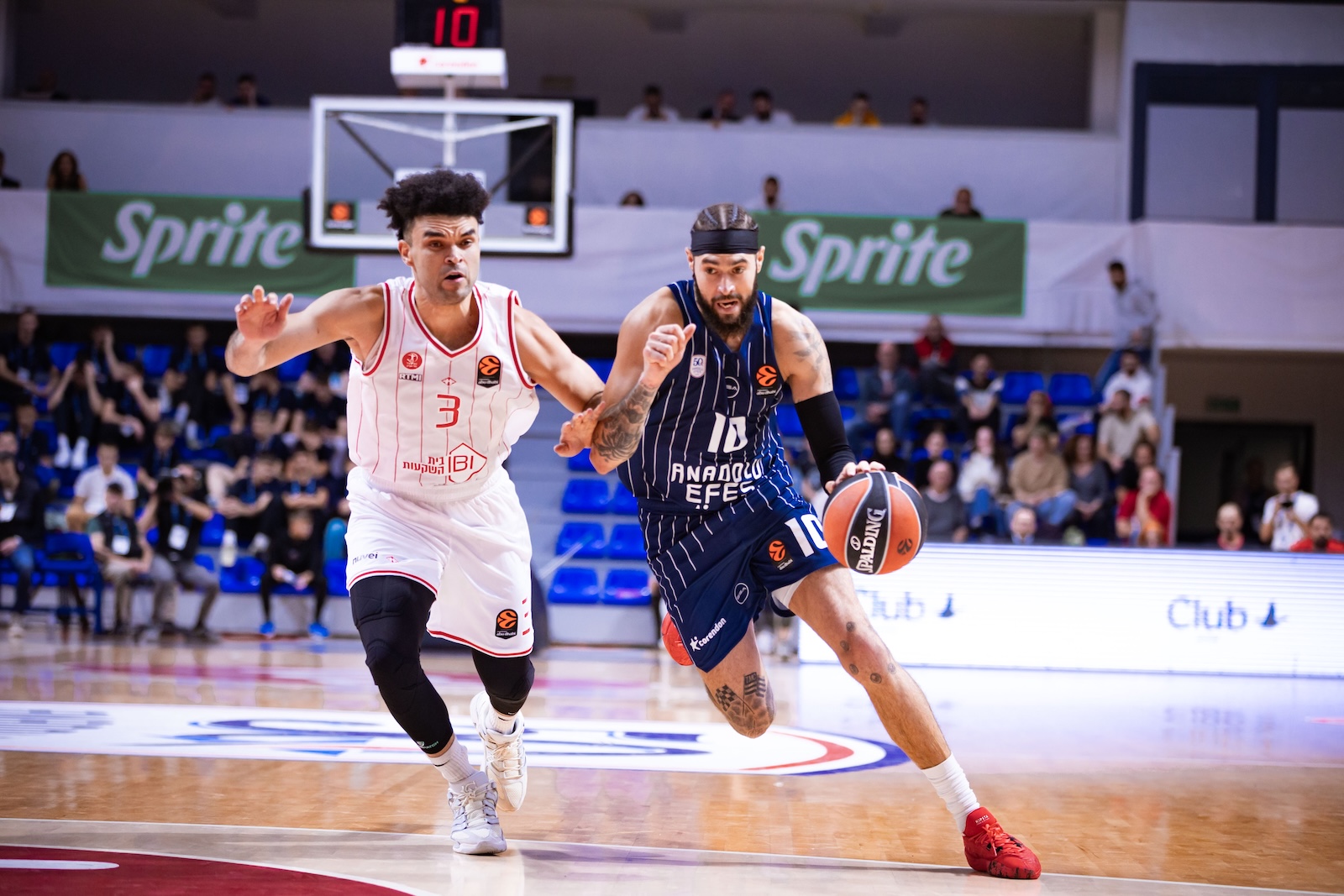 Anadolu Efes: 81 - Hapoel IBI Tel Aviv: 87