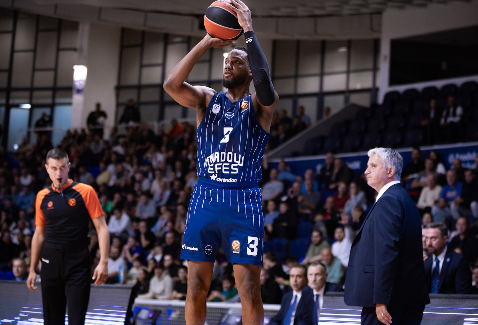 Anadolu Efes: 81 - Hapoel IBI Tel Aviv: 87