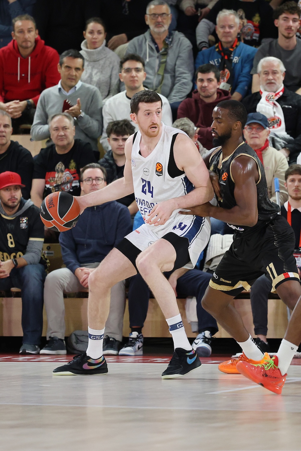 AS Monaco: 102 - Anadolu Efes: 66