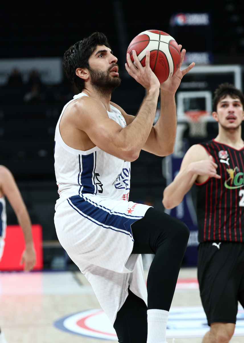 BSL’de Farklı Galibiz: 104-72