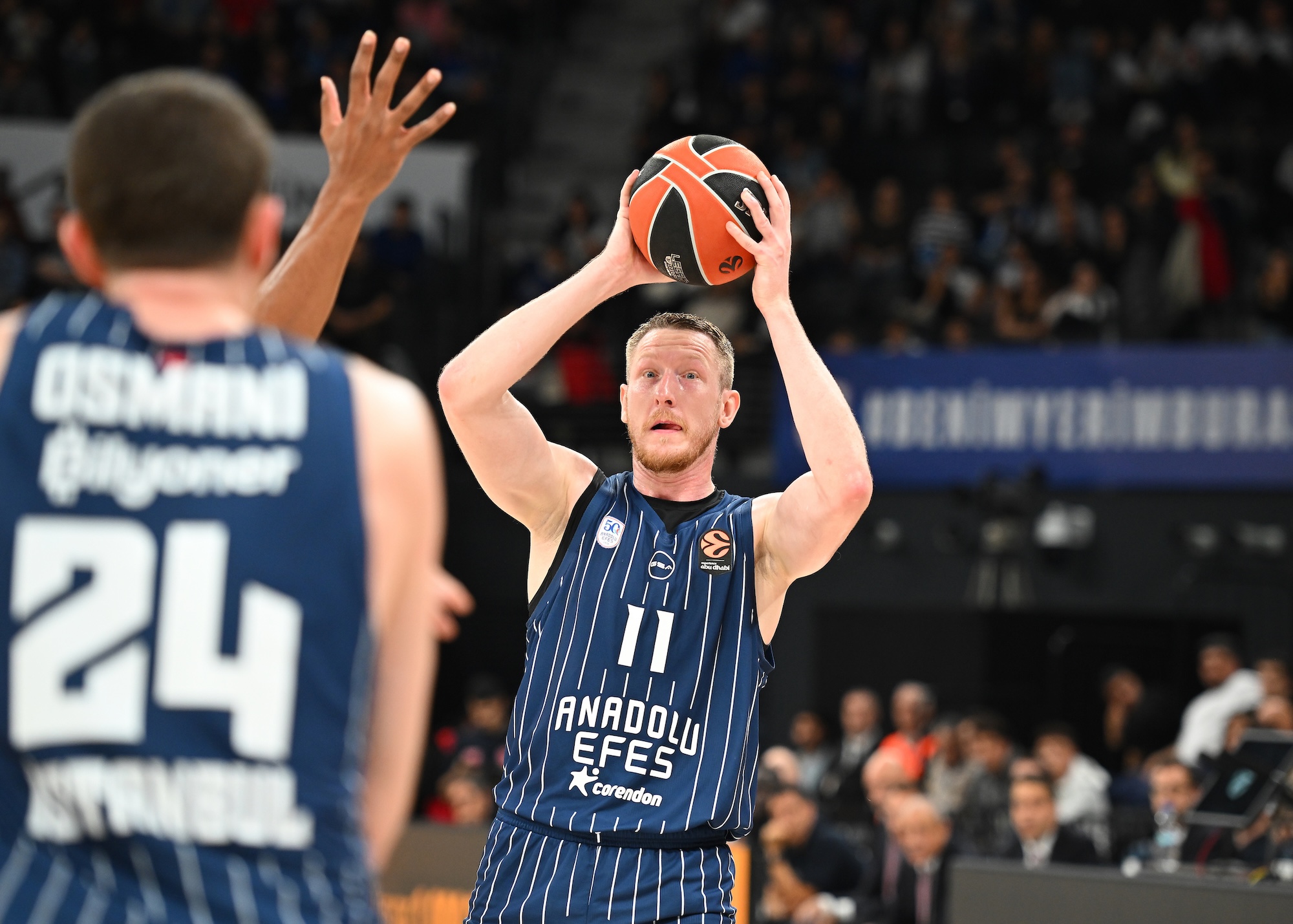 Anadolu Efes: 93 - EA7 Emporio Armani Milan: 97