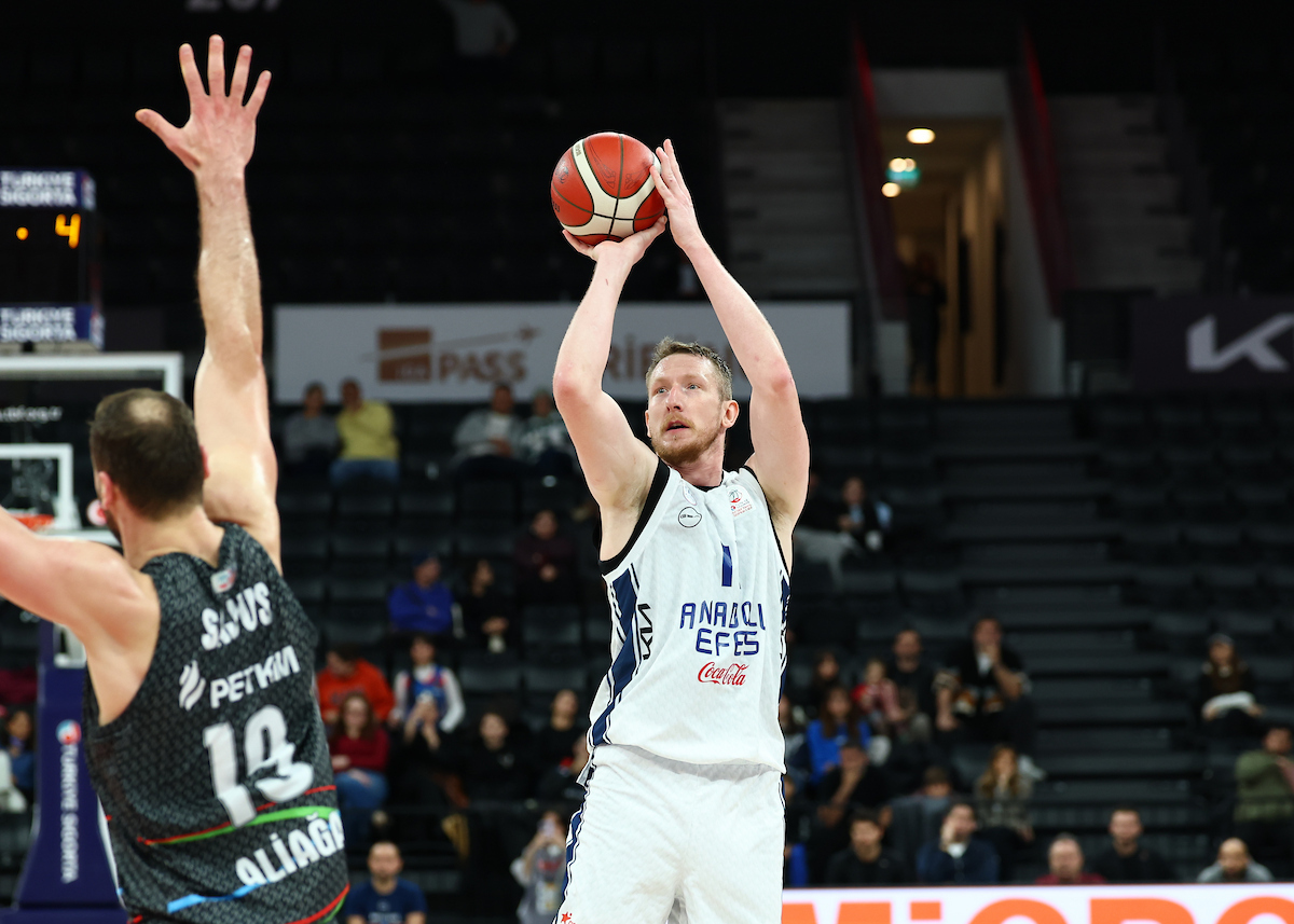 Anadolu Efes: 92 - Aliağa Petkim Spor: 96