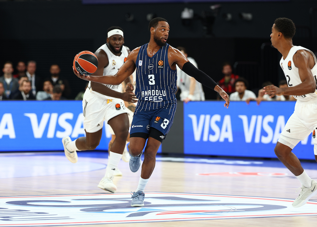 Anadolu Efes: 75 - Real Madrid: 81
