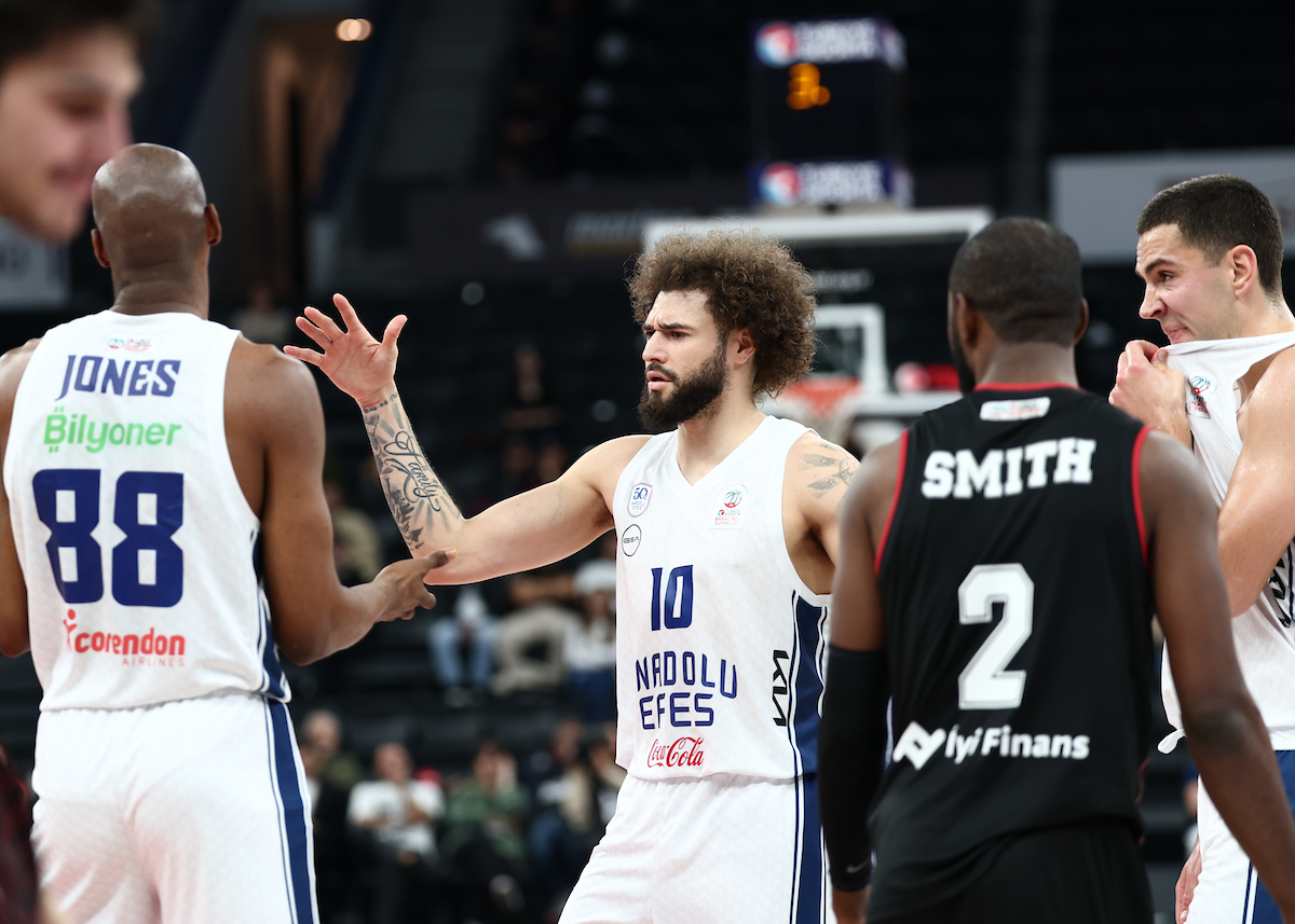 BSL’de Farklı Galibiz: 104-72
