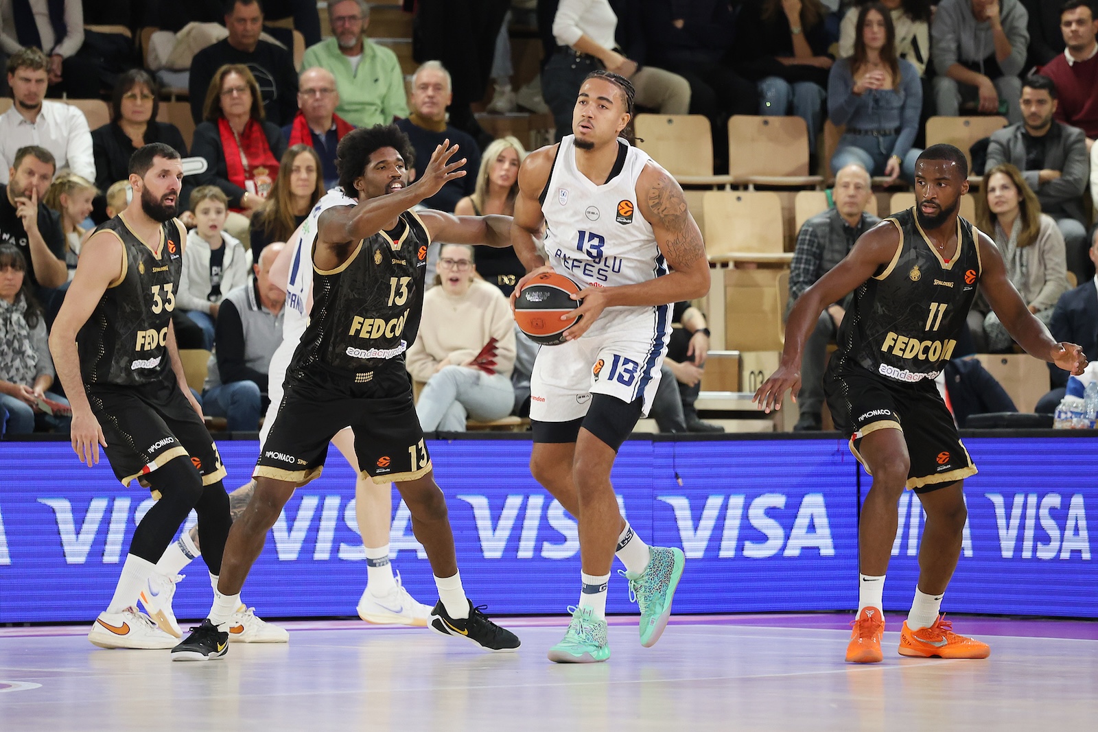 AS Monaco: 102 - Anadolu Efes: 66