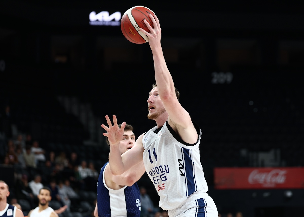 Anadolu Efes: 75 - Bahçeşehir Koleji: 78