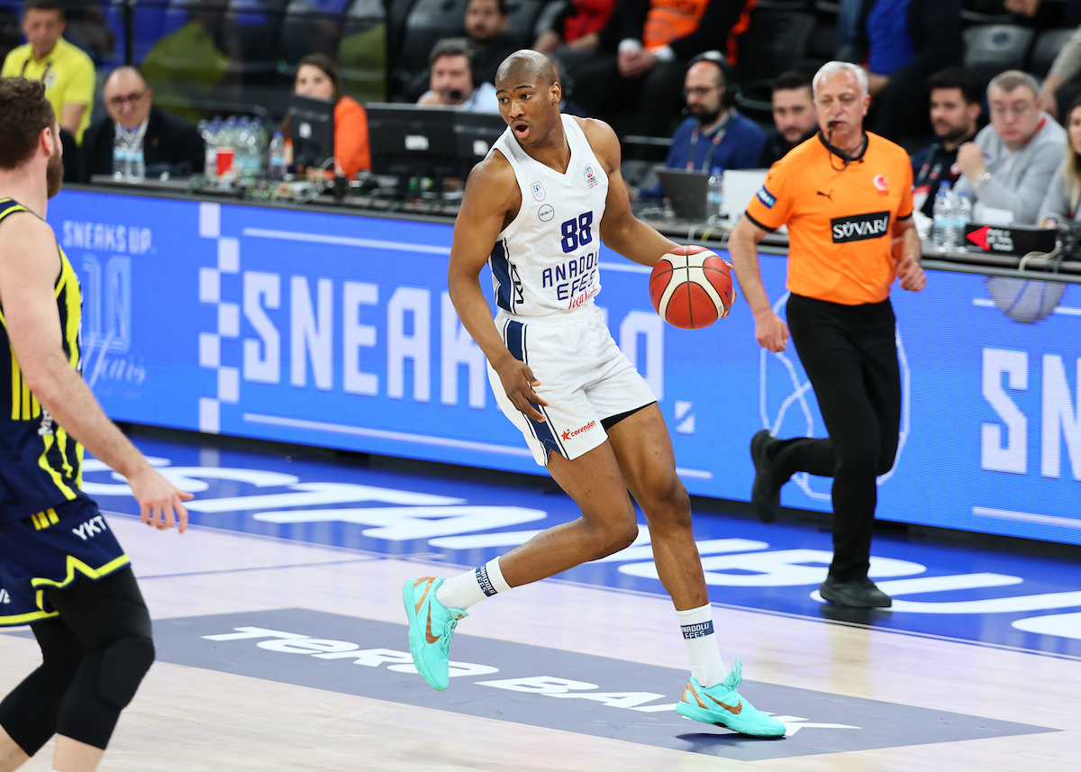 Anadolu Efes: 73 - Fenerbahçe Beko: 89