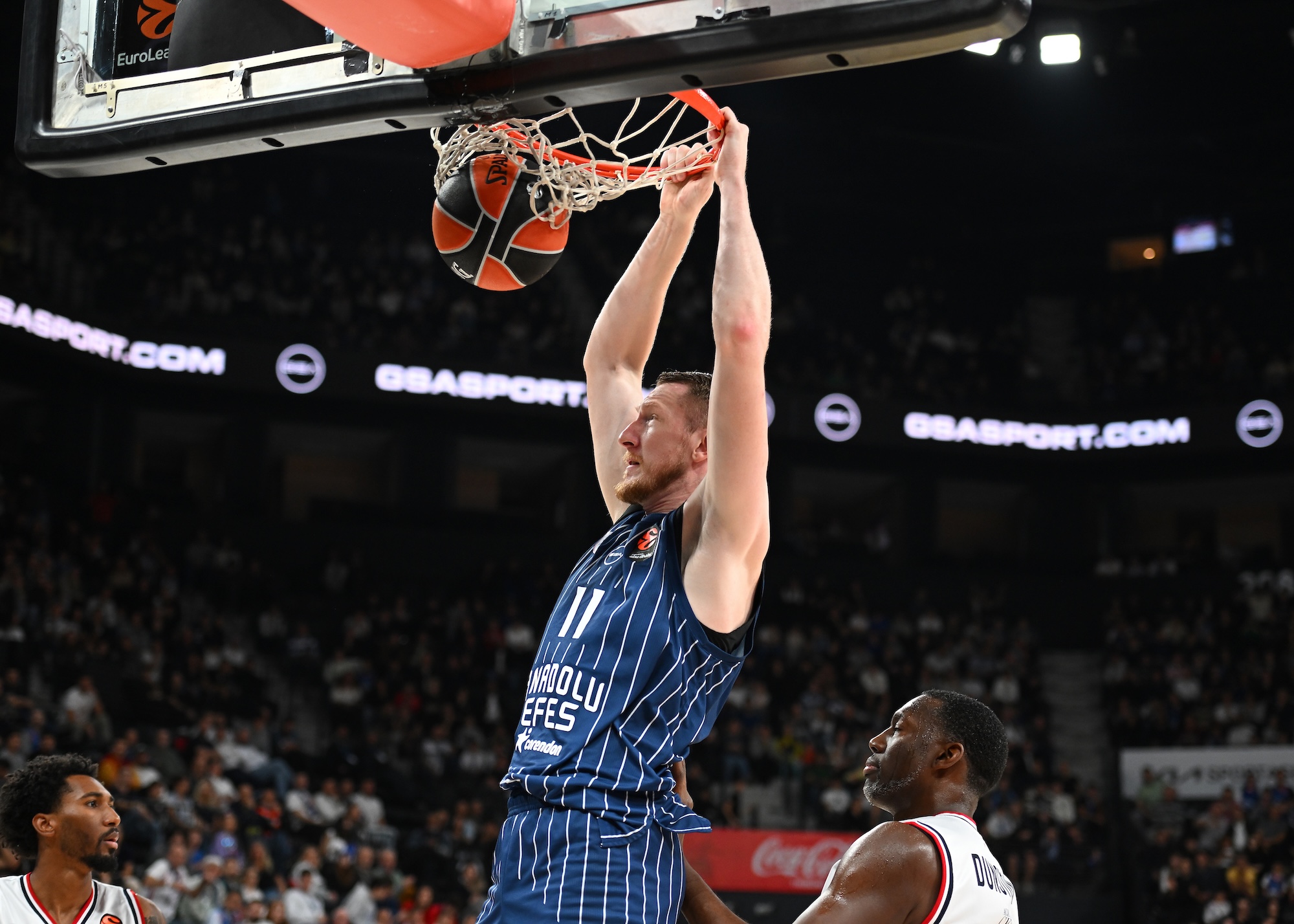 Anadolu Efes: 93 - EA7 Emporio Armani Milan: 97