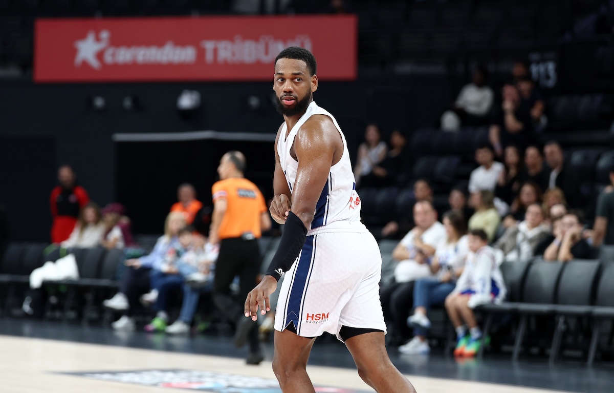 Anadolu Efes: 75 - Bahçeşehir Koleji: 78