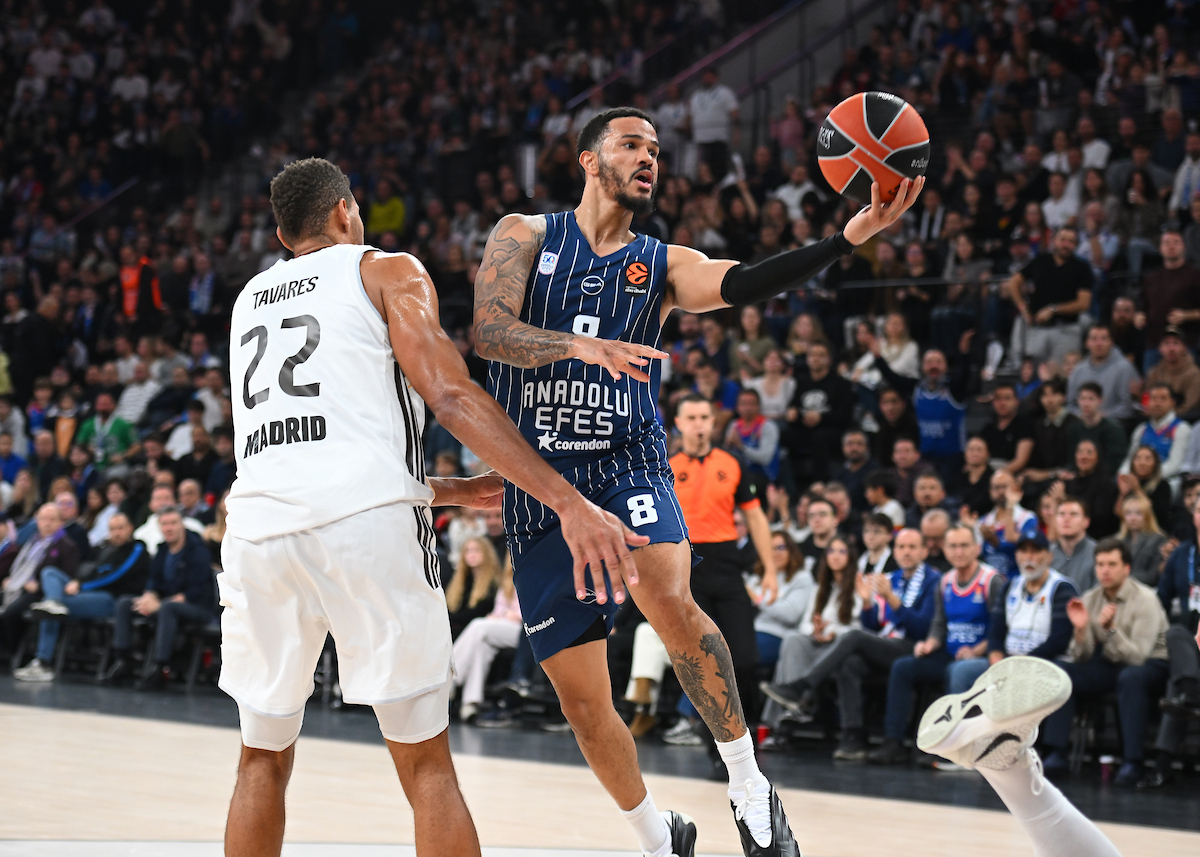 Anadolu Efes: 75 - Real Madrid: 81