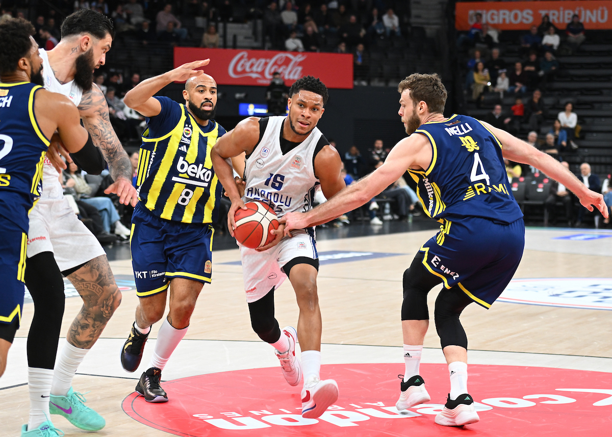 Anadolu Efes: 73 - Fenerbahçe Beko: 89