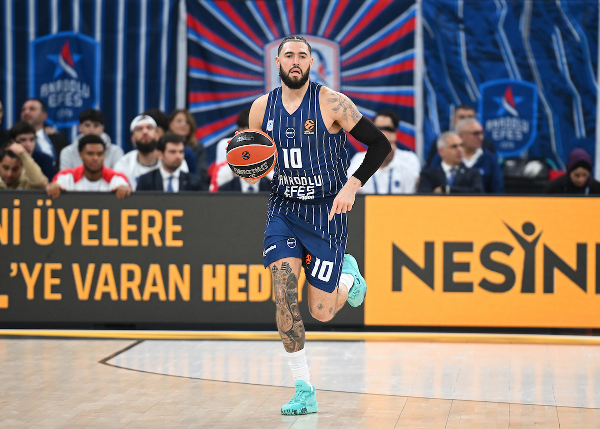 Anadolu Efes: 75 - Real Madrid: 81