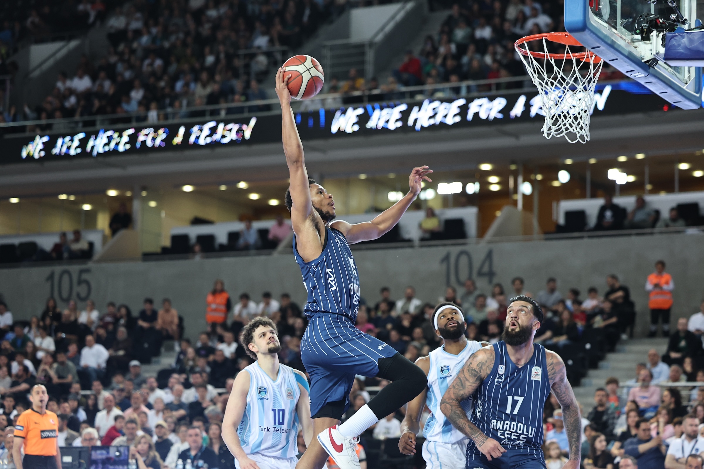 Yarı Finaldeyiz: 77-70