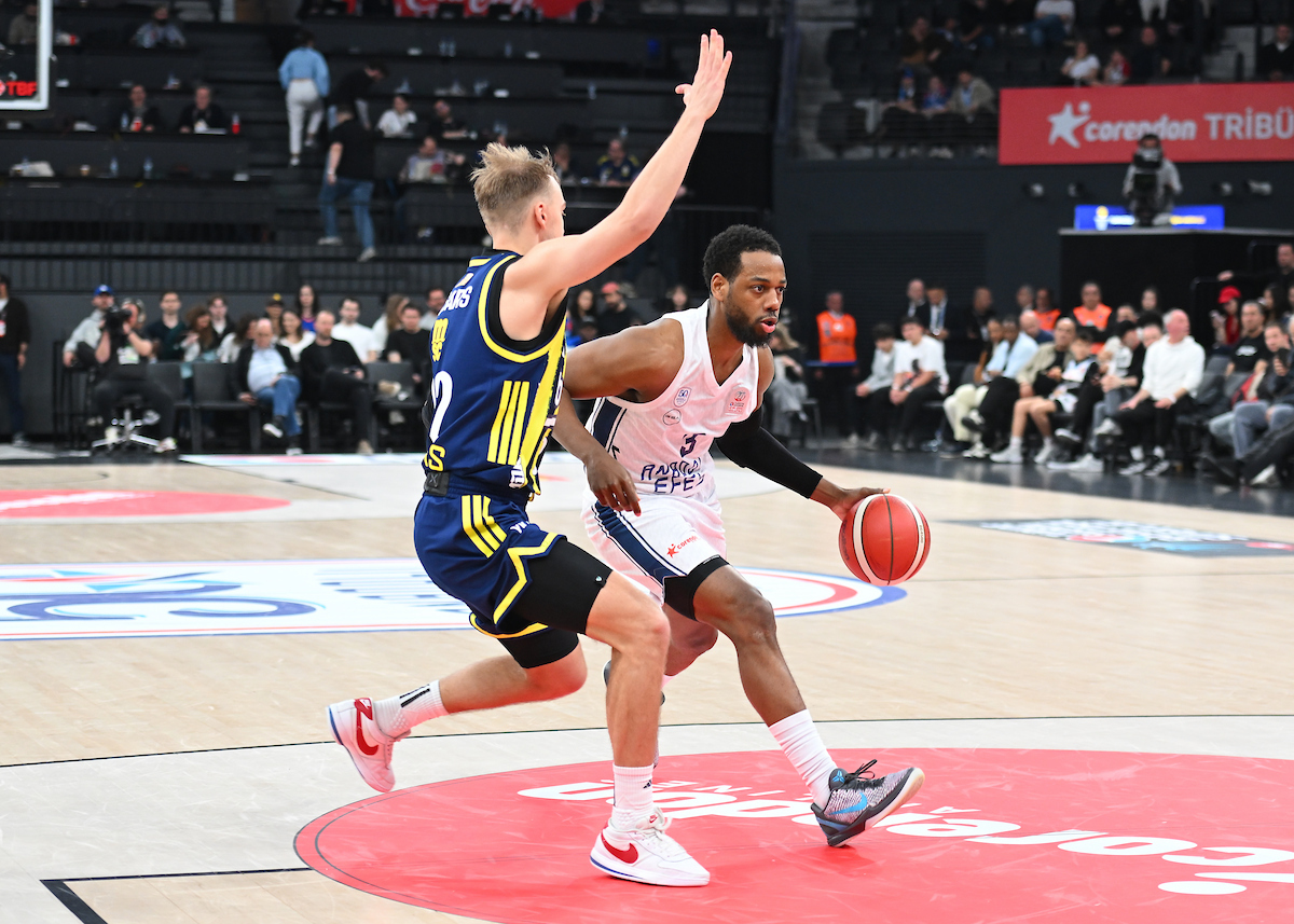 Anadolu Efes: 73 - Fenerbahçe Beko: 89