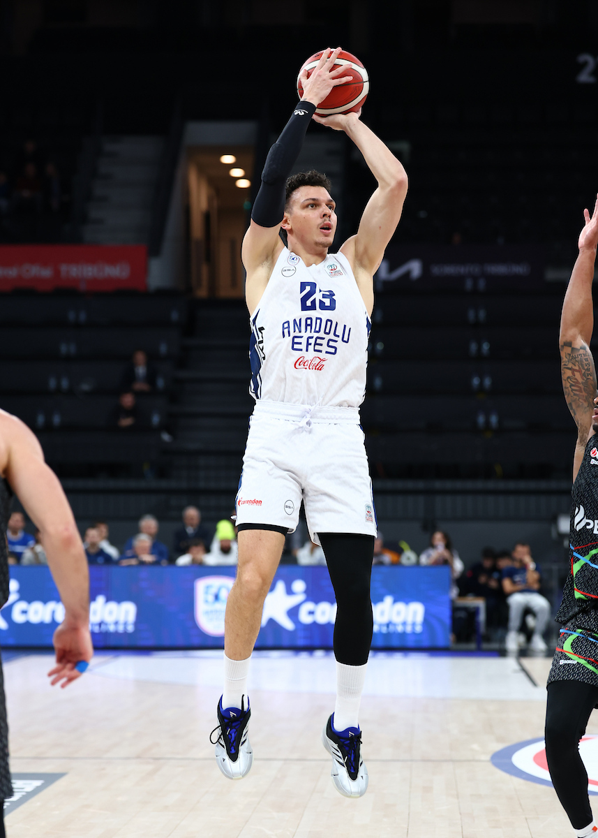 Anadolu Efes: 92 - Aliağa Petkim Spor: 96