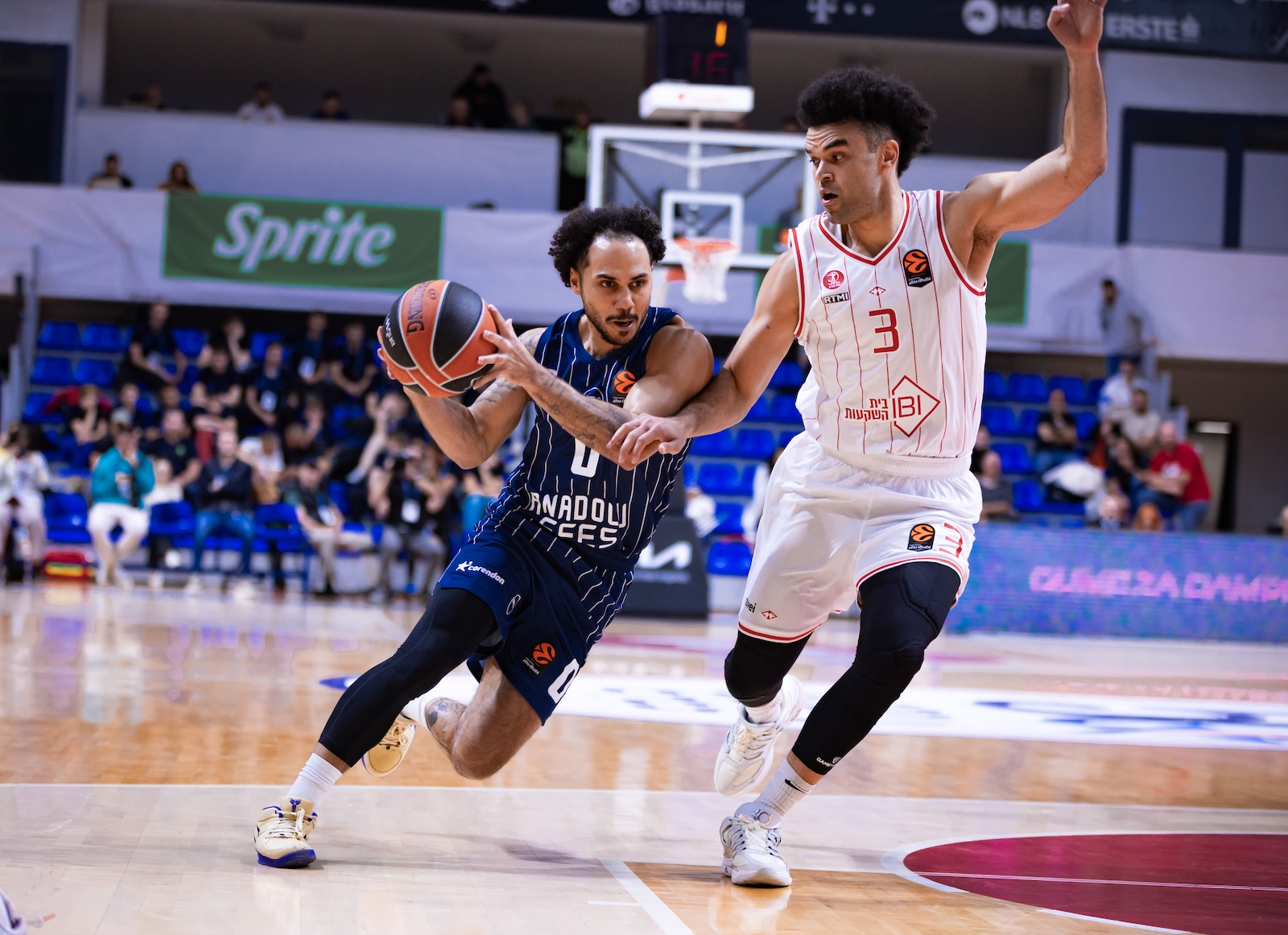 Anadolu Efes: 81 - Hapoel IBI Tel Aviv: 87