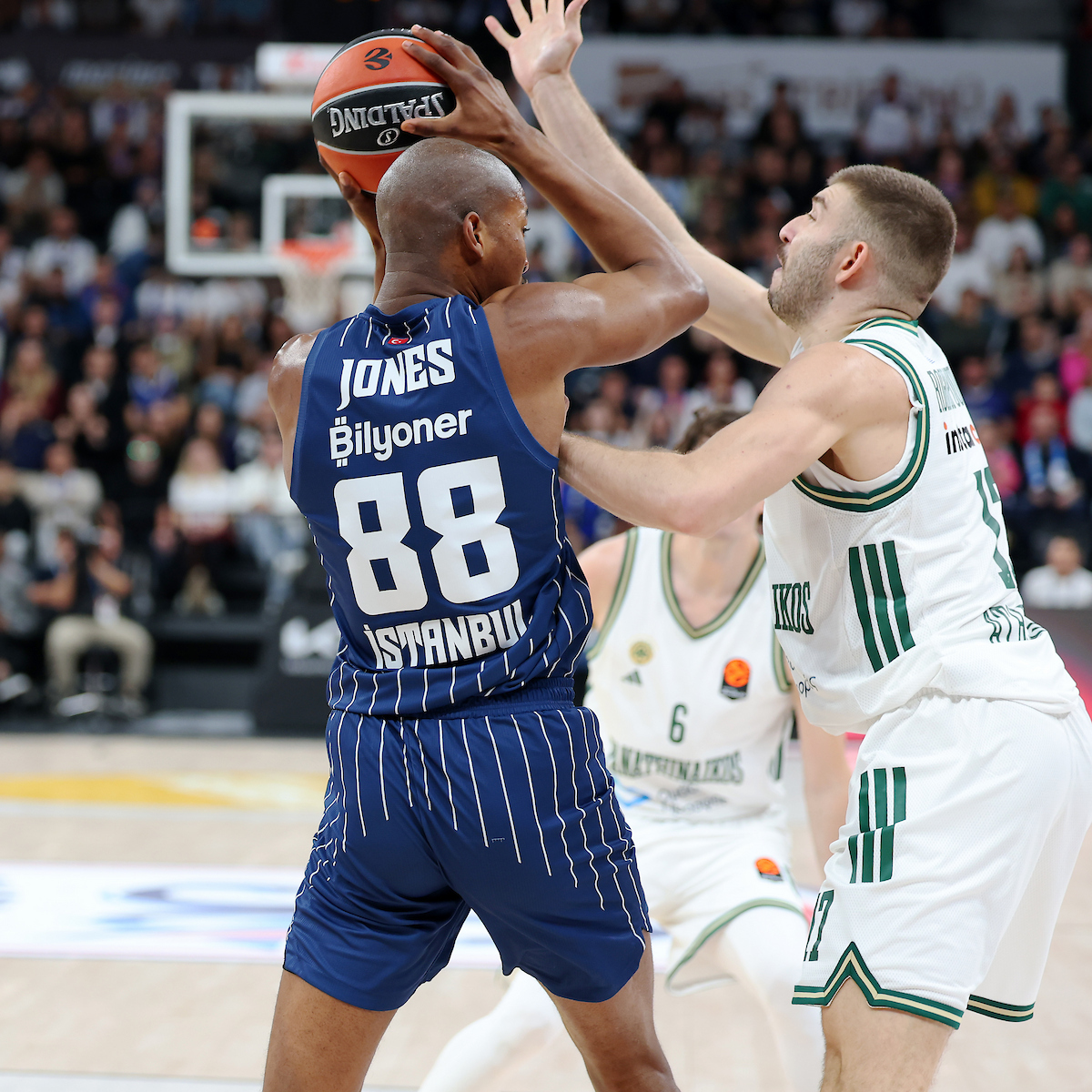 Anadolu Efes: 81 - Panathinaikos Aktor: 95