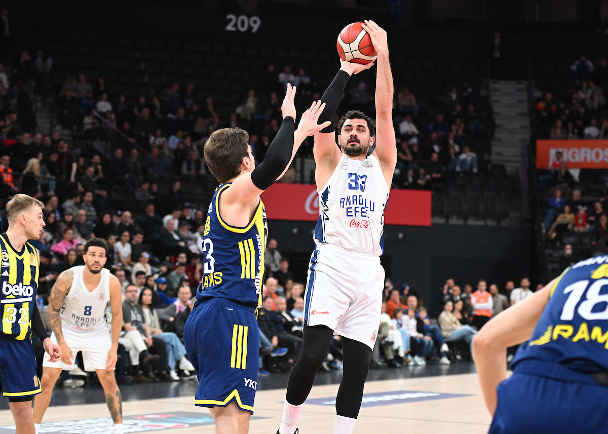 Anadolu Efes: 73 - Fenerbahçe Beko: 89