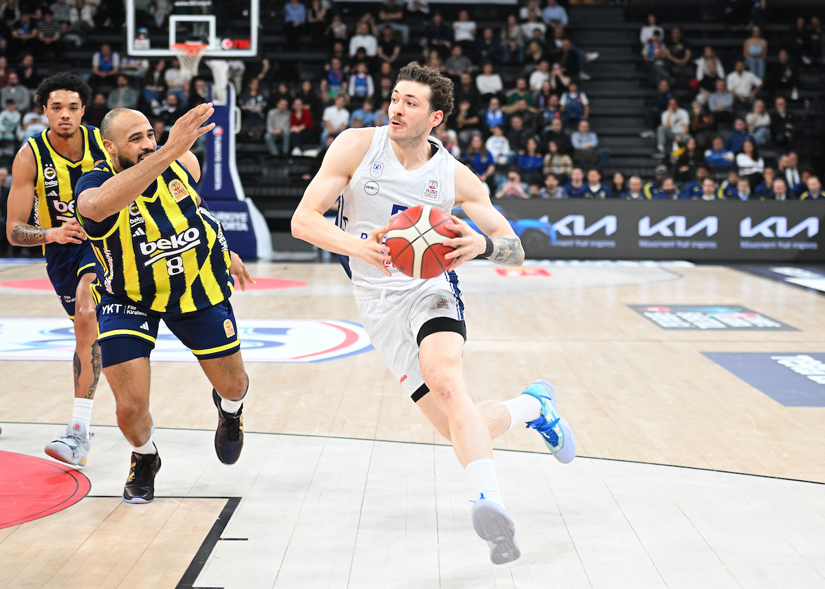 Anadolu Efes: 73 - Fenerbahçe Beko: 89