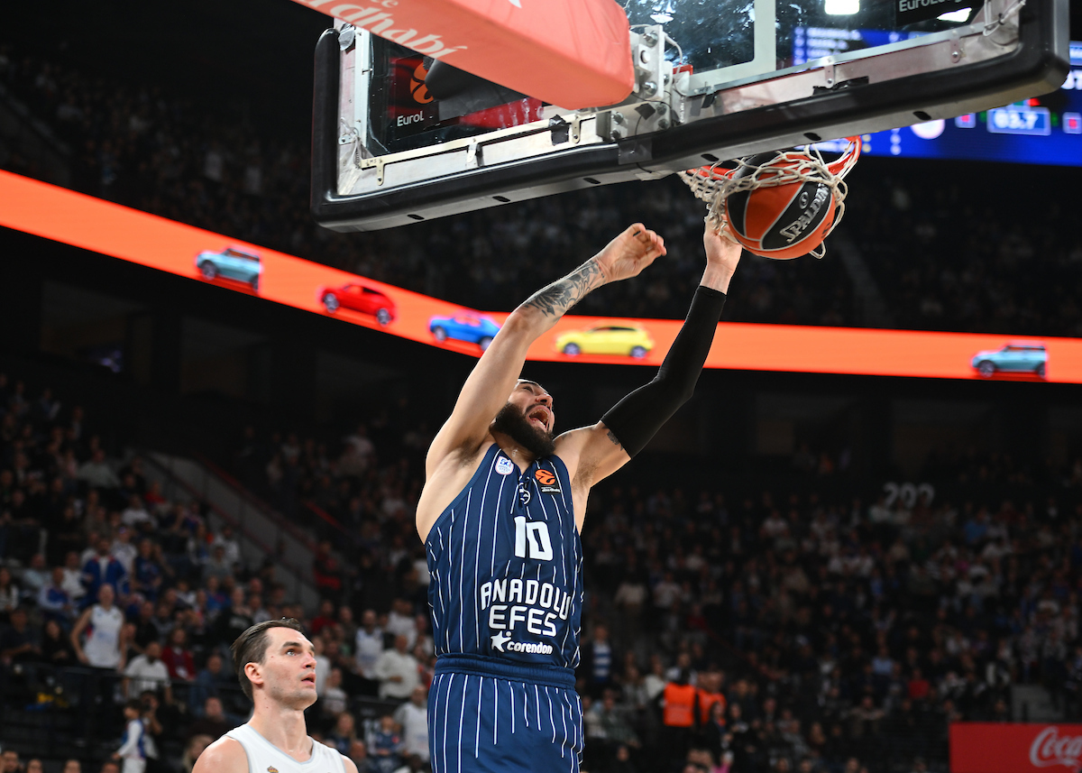 Anadolu Efes: 75 - Real Madrid: 81