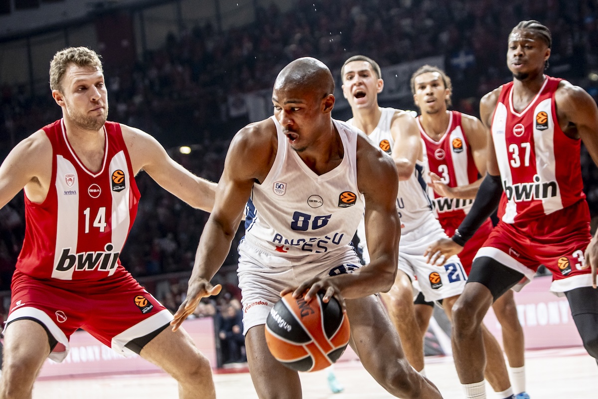 Olympiacos Deplasmanında Galibiz: 82-78