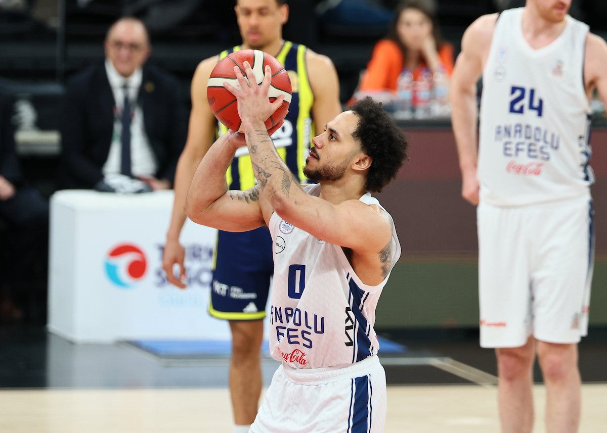 Anadolu Efes: 73 - Fenerbahçe Beko: 89