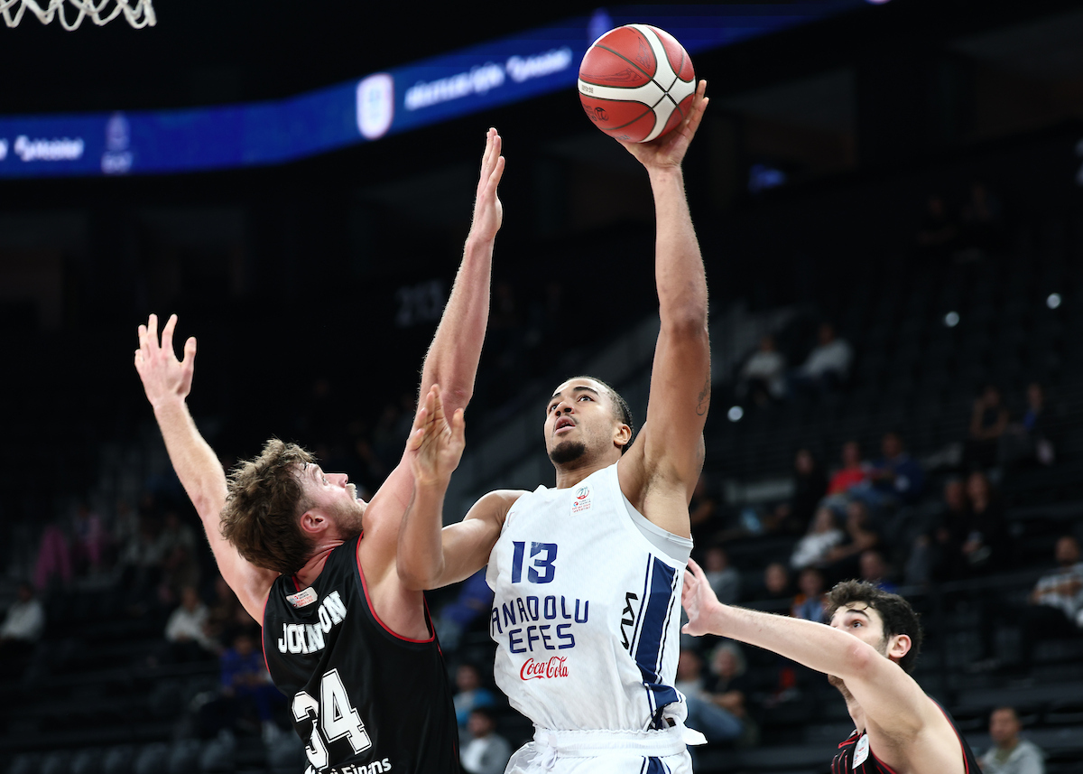 BSL’de Farklı Galibiz: 104-72