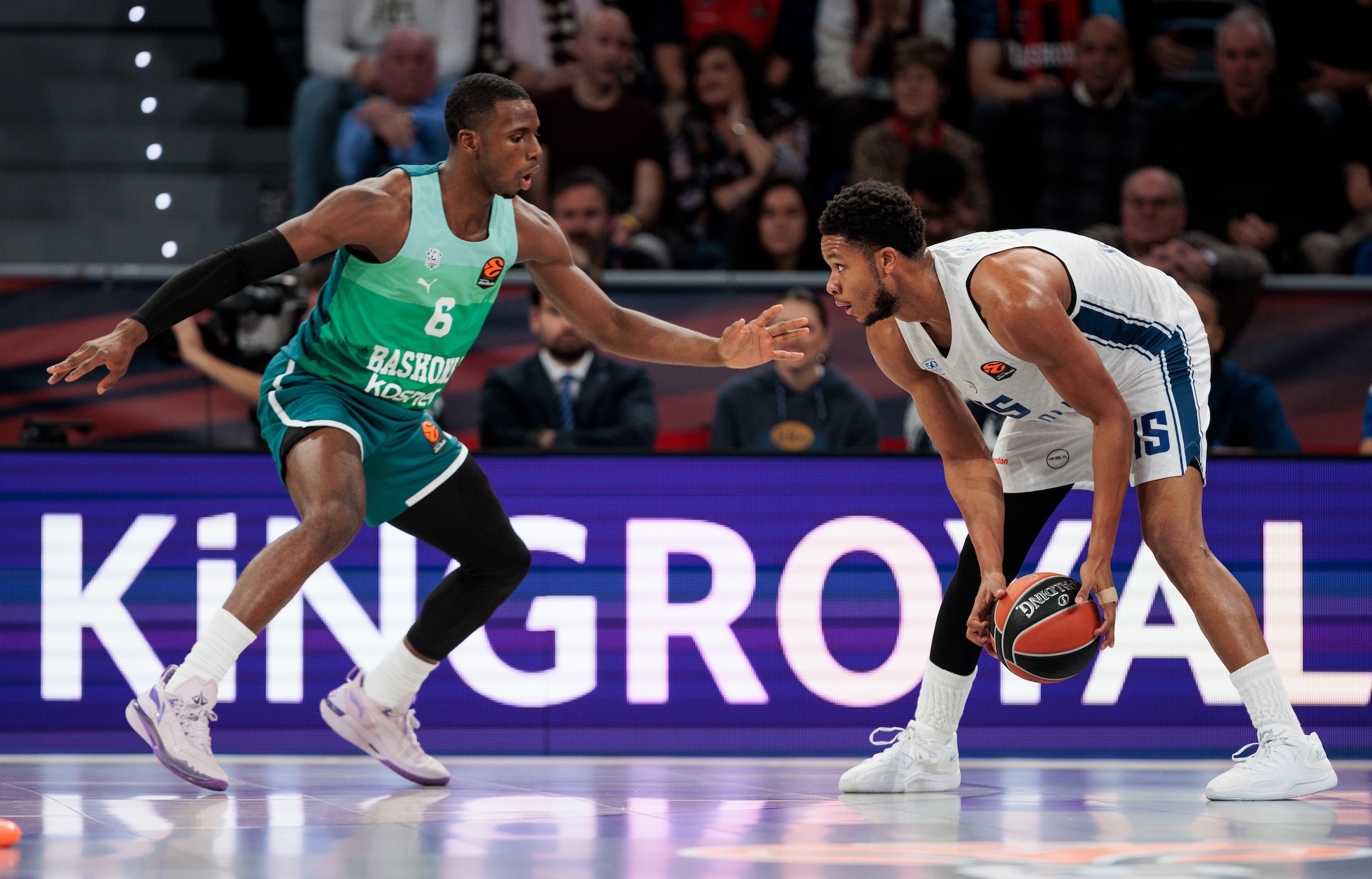 Baskonia Vitoria-Gasteiz: 86 - Anadolu Efes: 75