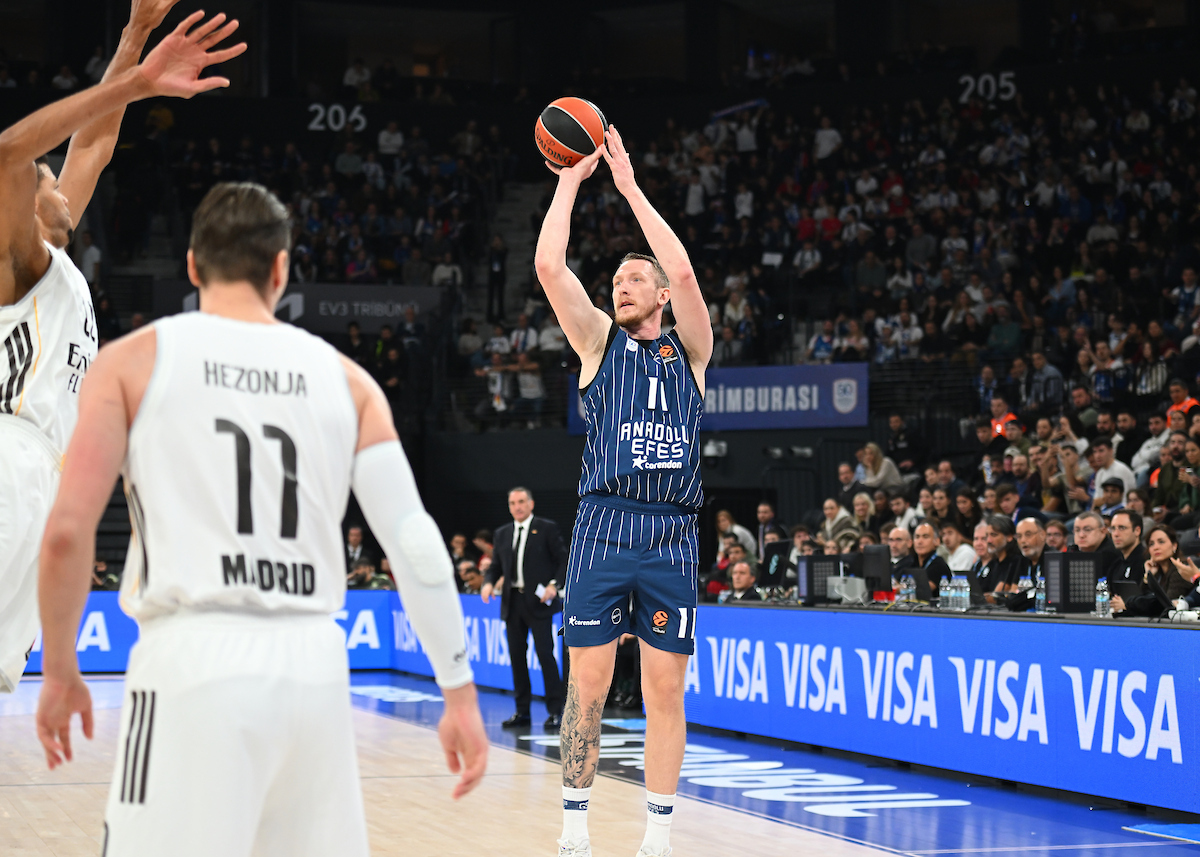 Anadolu Efes: 75 - Real Madrid: 81